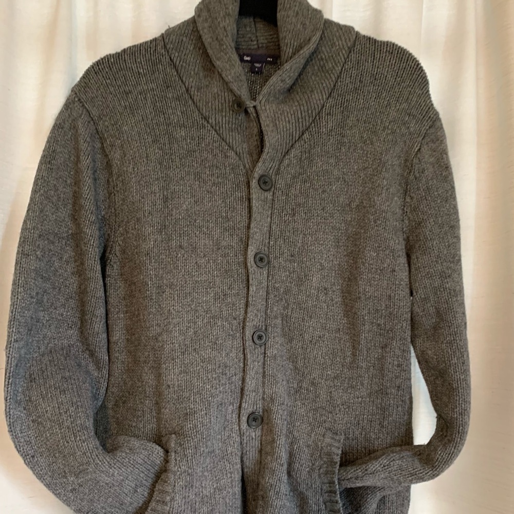 Gray sweater with patch